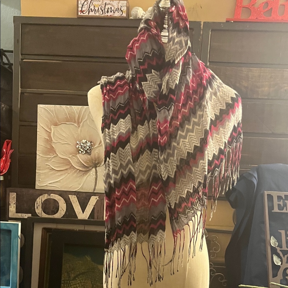 Miley Cyrus & Max Azria Lightweight Chevron scarf with fringe S158
